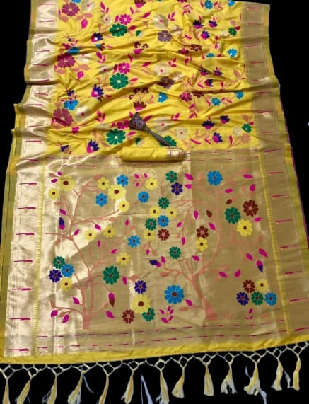 Allover floral muniya paithani